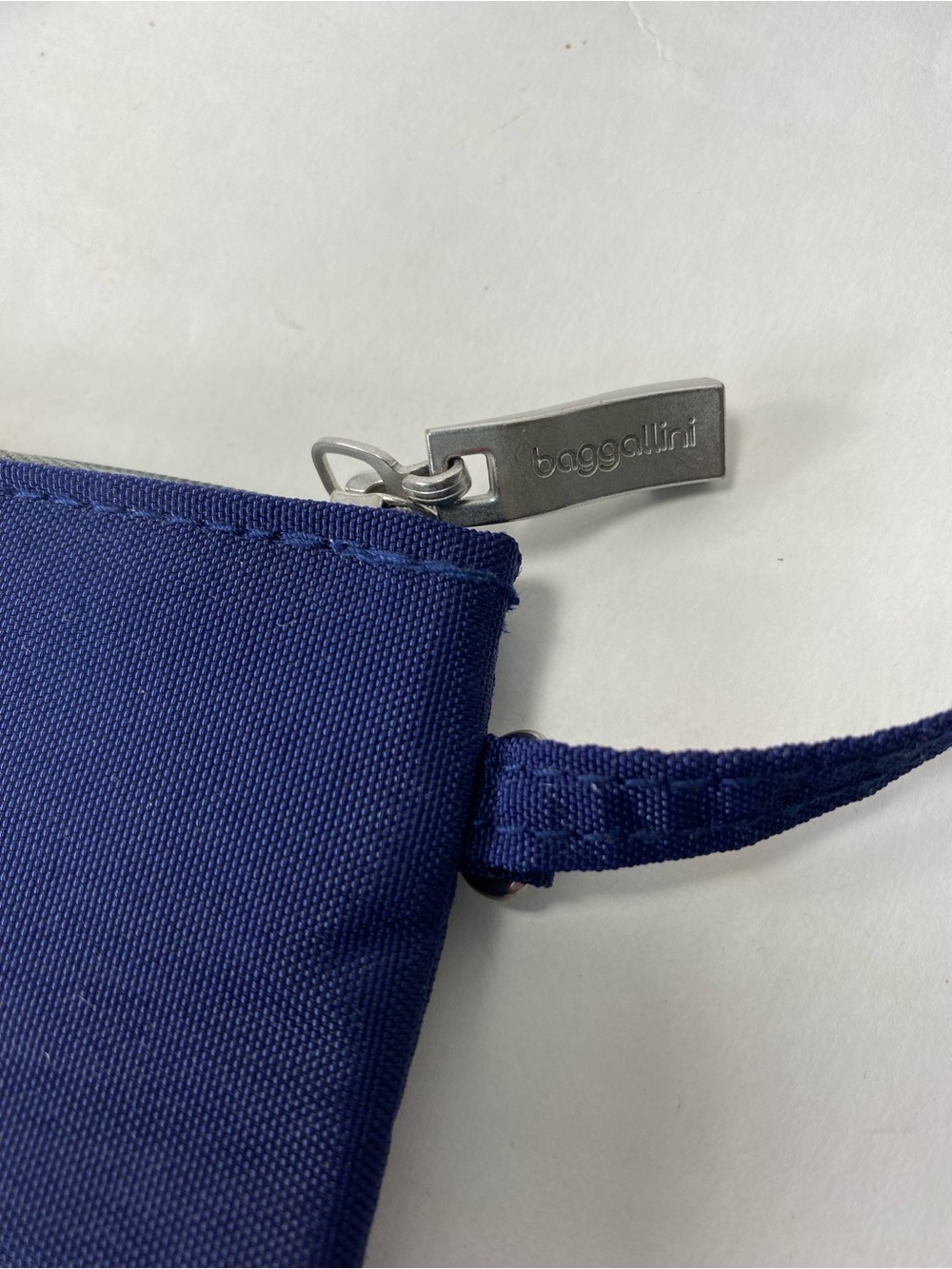 Baggallini Deep Purple Light Blue Wristlet with Strap - Picture 4 of 12